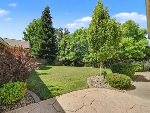 Exterior - 4624 Columbine Dr, Redding, CA 96002 photo 3 of 5