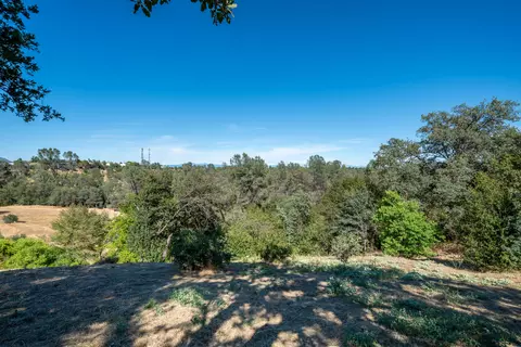 Exterior - 2804 Panorama Dr, Redding, CA 96003 photo 18 of 23