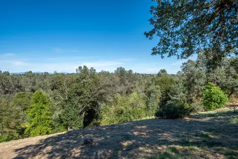 Exterior - 2804 Panorama Dr, Redding, CA 96003 photo 19 of 23
