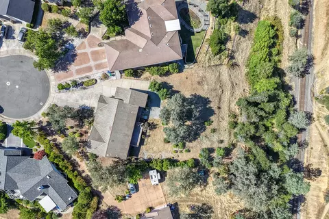 View/Area - 2804 Panorama Dr, Redding, CA 96003 photo 8 of 13