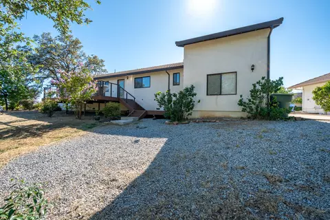 Exterior - 2804 Panorama Dr, Redding, CA 96003 photo 16 of 23