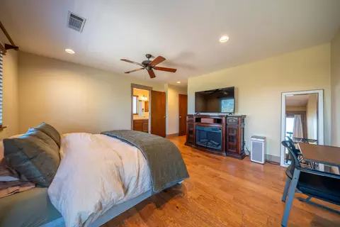 Bedroom - 2804 Panorama Dr, Redding, CA 96003 photo 7 of 7
