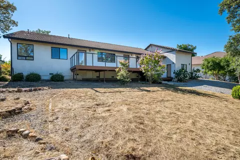 Exterior - 2804 Panorama Dr, Redding, CA 96003 photo 13 of 23