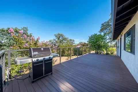Exterior - 2804 Panorama Dr, Redding, CA 96003 photo 6 of 23