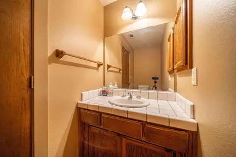 Bath - 2804 Panorama Dr, Redding, CA 96003 photo 1 of 5