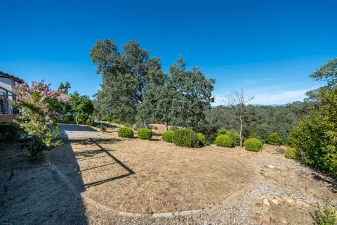 Exterior - 2804 Panorama Dr, Redding, CA 96003 photo 11 of 23
