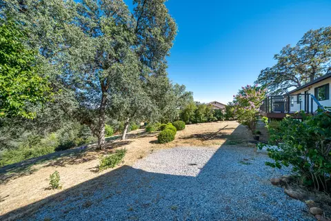 Exterior - 2804 Panorama Dr, Redding, CA 96003 photo 10 of 23