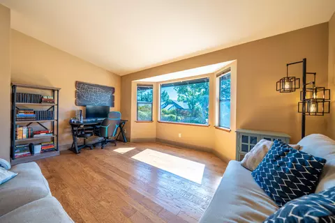 Living - 2804 Panorama Dr, Redding, CA 96003 photo 4 of 5