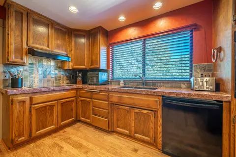 Kitchen - 2804 Panorama Dr, Redding, CA 96003 photo 6 of 6