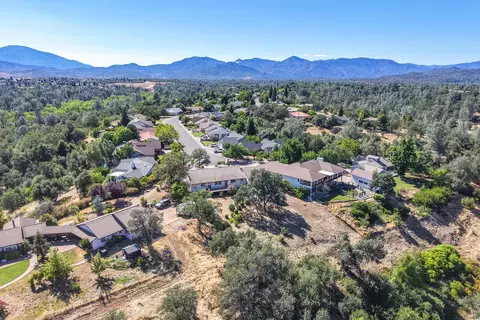 View/Area - 2804 Panorama Dr, Redding, CA 96003 photo 2 of 13