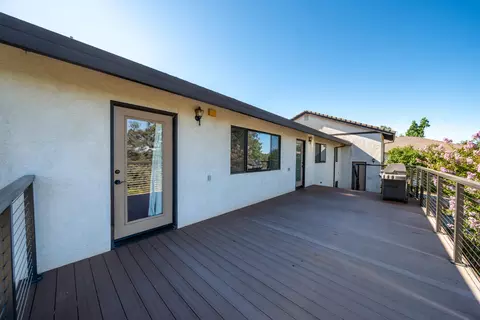 Exterior - 2804 Panorama Dr, Redding, CA 96003 photo 7 of 23