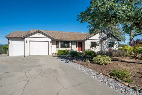Exterior - 2804 Panorama Dr, Redding, CA 96003 photo 1 of 23
