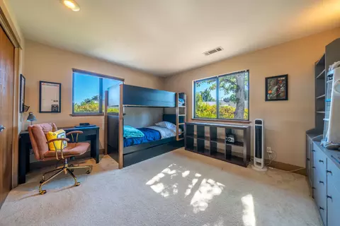 Bedroom - 2804 Panorama Dr, Redding, CA 96003 photo 2 of 7