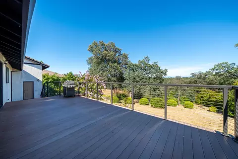 Exterior - 2804 Panorama Dr, Redding, CA 96003 photo 5 of 23