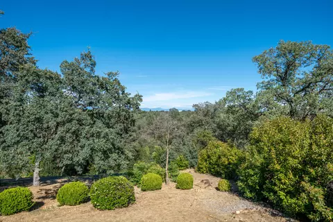 Exterior - 2804 Panorama Dr, Redding, CA 96003 photo 12 of 23