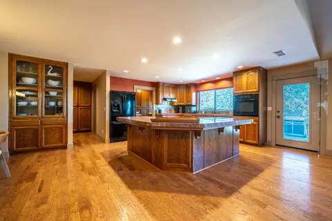 Kitchen - 2804 Panorama Dr, Redding, CA 96003 photo 1 of 6