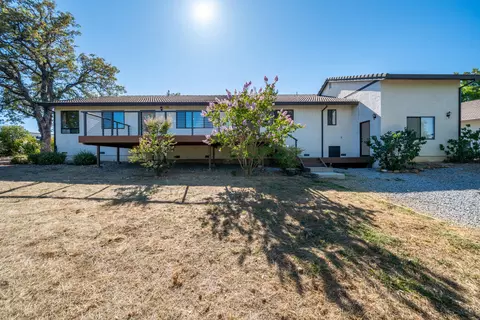Exterior - 2804 Panorama Dr, Redding, CA 96003 photo 14 of 23