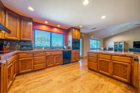 Kitchen - 2804 Panorama Dr, Redding, CA 96003 photo 3 of 6