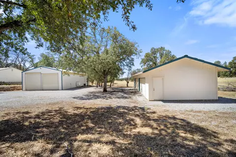 Exterior - 19331 Flintstone Ave, Redding, CA 96003 photo 1 of 4