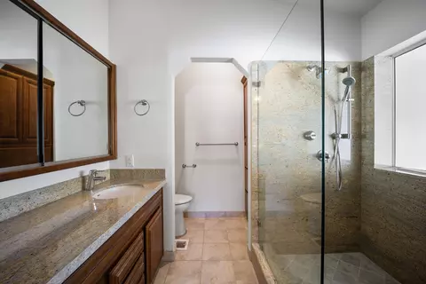 Bath - 19331 Flintstone Ave, Redding, CA 96003 photo 1 of 2