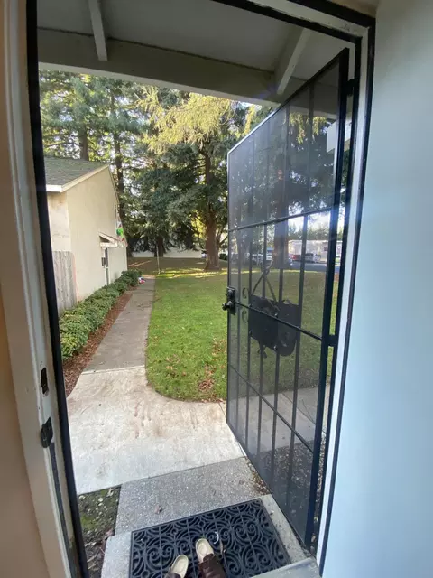 Entry Way - 345 Eldridge Ave, Vacaville, CA 95688 photo 3 of 3