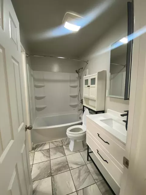 Bath - 345 Eldridge Ave, Vacaville, CA 95688 photo 2 of 2
