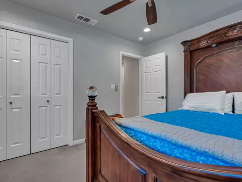 Bedroom - 1875 Crestmont Dr, Redding, CA 96002 photo 4 of 6