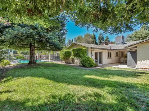 Exterior - 1875 Crestmont Dr, Redding, CA 96002 photo 9 of 12