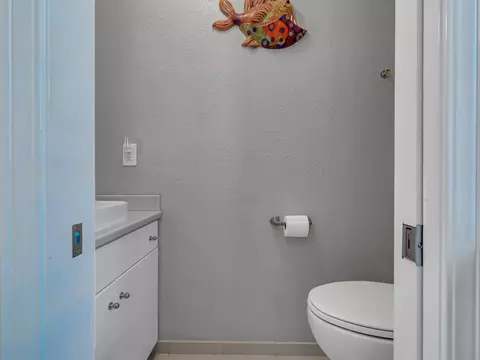 Bath - 1875 Crestmont Dr, Redding, CA 96002 photo 1 of 6