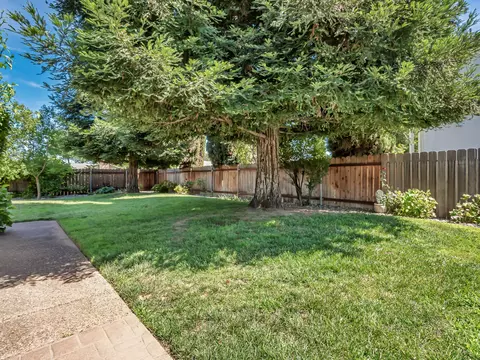 Exterior - 1875 Crestmont Dr, Redding, CA 96002 photo 10 of 12