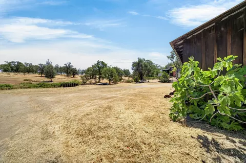 Exterior - 1640 Highland Ave, Redding, CA 96001 photo 12 of 13