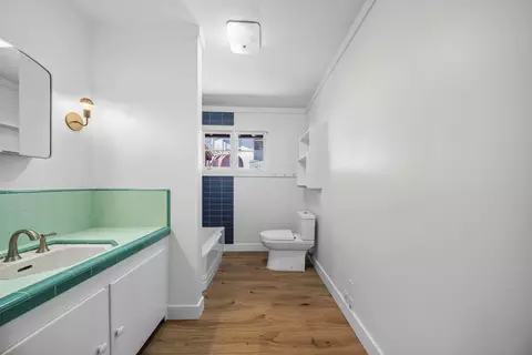 Bath - 1640 Highland Ave, Redding, CA 96001 photo 2 of 6