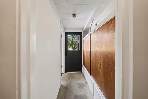 Entry Way - 1640 Highland Ave, Redding, CA 96001 photo 5 of 6