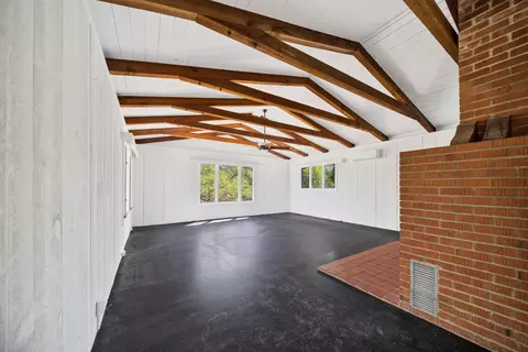 Living - 1640 Highland Ave, Redding, CA 96001 photo 8 of 9