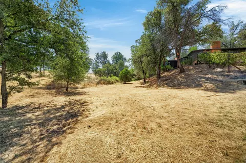 Exterior - 1640 Highland Ave, Redding, CA 96001 photo 10 of 13
