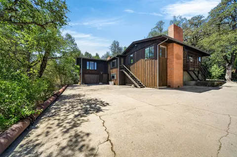 Exterior - 1640 Highland Ave, Redding, CA 96001 photo 3 of 13