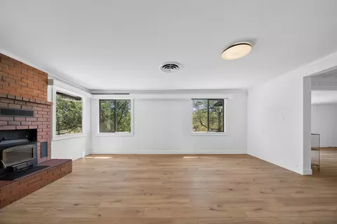 Living - 1640 Highland Ave, Redding, CA 96001 photo 2 of 9