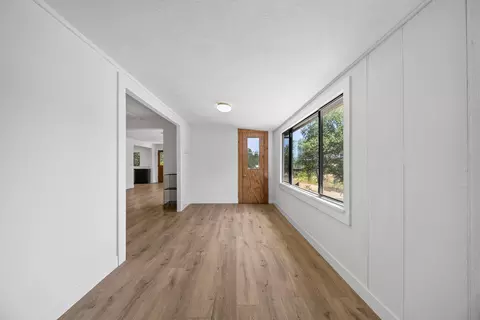 Entry Way - 1640 Highland Ave, Redding, CA 96001 photo 2 of 6