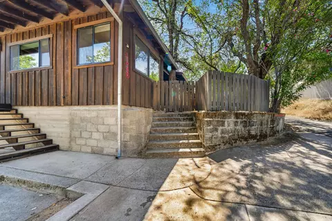 Exterior - 1640 Highland Ave, Redding, CA 96001 photo 2 of 13