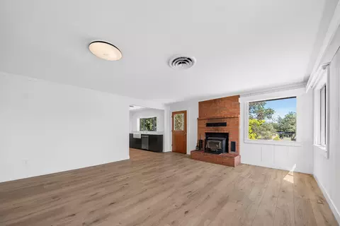 Living - 1640 Highland Ave, Redding, CA 96001 photo 3 of 9