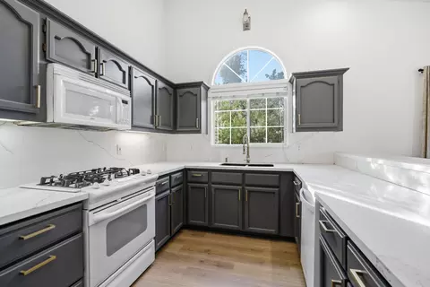 555 Reddington Dr, Redding, CA 96003 photo 13