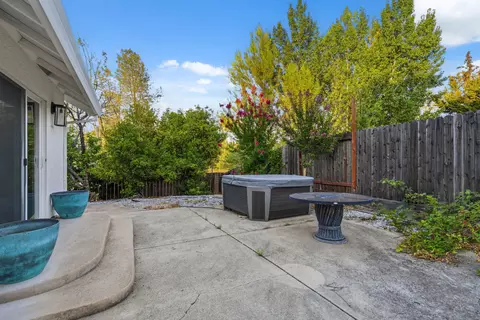 555 Reddington Dr, Redding, CA 96003 photo 36