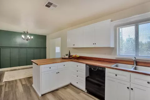 Kitchen - 8154 Churn Creek Rd, Redding, CA 96002 photo 4 of 4