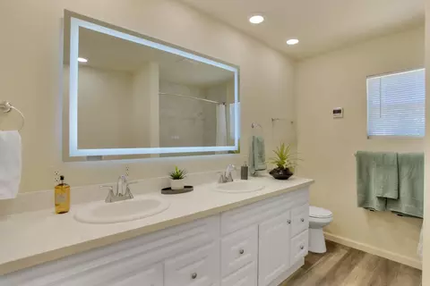 Bath - 8154 Churn Creek Rd, Redding, CA 96002 photo 1 of 3
