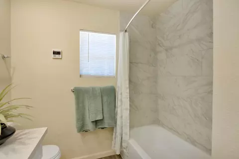 Bath - 8154 Churn Creek Rd, Redding, CA 96002 photo 2 of 3
