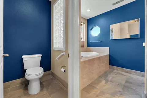 Bath - 1530 Gold Hills Dr, Redding, CA 96003 photo 4 of 10