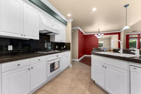 Kitchen - 1530 Gold Hills Dr, Redding, CA 96003 photo 4 of 5