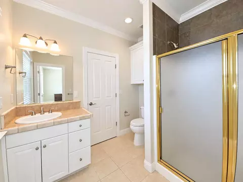 Bath - 1530 Gold Hills Dr, Redding, CA 96003 photo 6 of 6