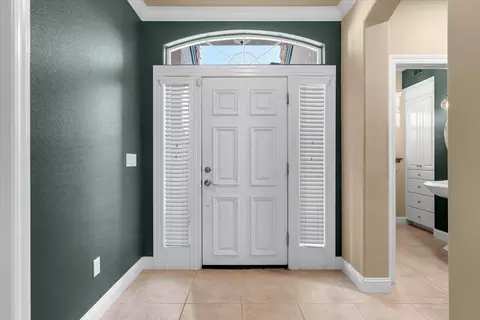 Entry Way - 1530 Gold Hills Dr, Redding, CA 96003 photo 2 of 9