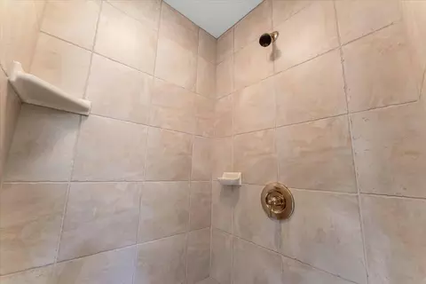 Bath - 1530 Gold Hills Dr, Redding, CA 96003 photo 3 of 10